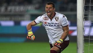 إنتر ميلان يضم حارس تورينو