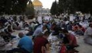 "خليفة الإنسانية" توزّع 3.3 مليون وجبة وسلة غذائية داخل وخارج الإمارات