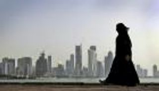 الجارديان: عقوبات رادعة تنتظر قطر بعد رفضها للمطالب العربية