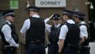 بريطانيا تضبط عشرات المسدسات في نفق المانش