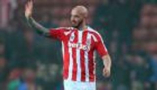 ستوك سيتي يجدد عقد لاعبه المصاب 6 أشهر