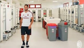 كالهانوجلو في ميلان