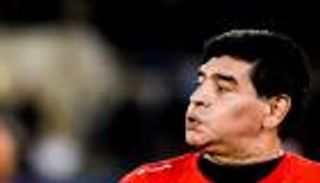 مارادونا متهم بالتحرش بصحفية روسية