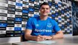 إيفرتون يضم مدافع بيرنلي بصفقة قياسية