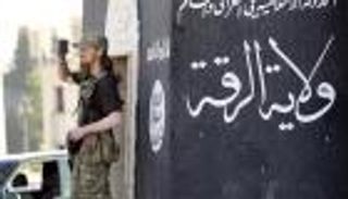 قوات سوريا الديمقراطية تباغت داعش وتقتحم البلدة القديمة في الرقة