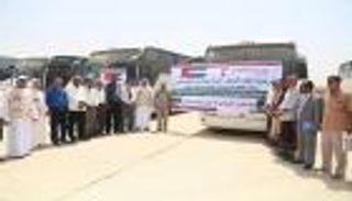 الهلال الأحمر الإماراتي يسلم حافلات لعدة قطاعات بساحل حضرموت