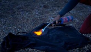 المعطف الأبدي غير قابل للتمزق أو الاحتراق