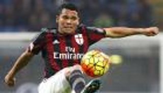 إشبيلية يغلق أبواب العودة أمام مهاجمه السابق