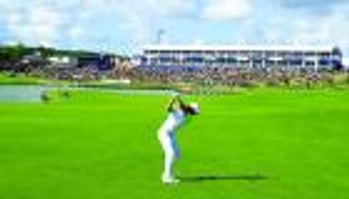 الإنجليزي فليتوود يتصدر "السباق إلى دبي" للجولف