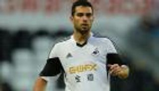 سوانزي يعير مدافعه إلى ريال بيتيس 