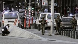 قوات من الجيش البلجيكي في محطة القطارات (الفرنسية)