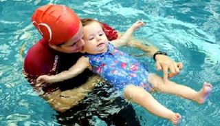 السباحة تؤذي الأطفال (أرشيفية)