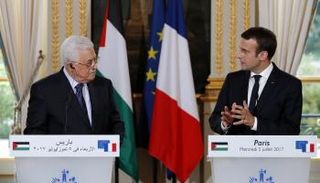 جانب من لقاء ماكرون وعباس