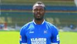 لاعب كاميروني يشعل حربا بين الترجي والنجم في المطار