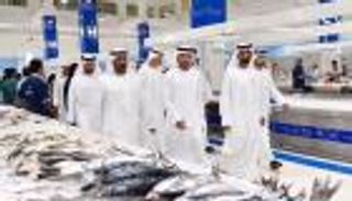 محمد بن راشد يتفقد "ماركت الواجهة البحرية" بمرفأ الحمرية في دبي