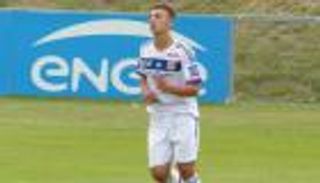 "بنزيمة الجديد" يبهر الجماهير  في ظهوره الأول مع ليون 