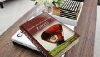 "لن ينساك العالم يا زايد" كتاب من منطاد الإمارات إلى العالم