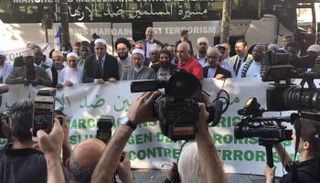 جانب من مسيرة المسلمين في فرنسا ضد الإرهاب القطري