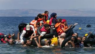 لاجئون أفغان وسوريون - أرشيفية