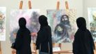 70 عملاً تجسد الثقافة والتراث في معرض "للسعادة ألوان"