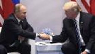 خبراء لغة جسد: ترامب لم يعامل بوتين كأي رئيس آخر