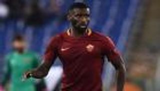 مدافع روما يخضع للكشف الطبي في تشيلسي