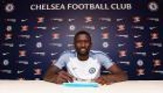 مدافع روما ثاني صفقات تشيلسي