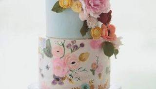 كعكة الزفاف بالورود لصيف 2017