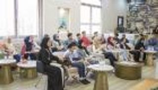 بالصور.. نادي الشارقة للصحافة يعزز قدرات الطلاب الإعلامية