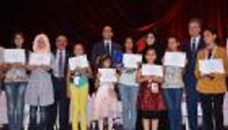 رباب عبد الناظر تتفوق على 130 ألف طالب في "تحدي القراءة" بتونس