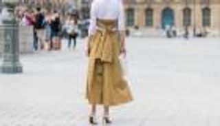 بالصور.. التنورة الطويلة الأكثر رواجاً بإطلالات الشوارع لخريف 2017