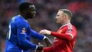 روني يرتدي في إيفرتون قميص بديله بيونايتد