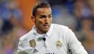 الريال يحدد سعر بيع ظهيره الأيمن