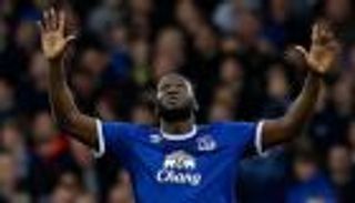 لوكاكو يودع ايفرتون وجماهيره قبل الانتقال لمانشستر يونايتد