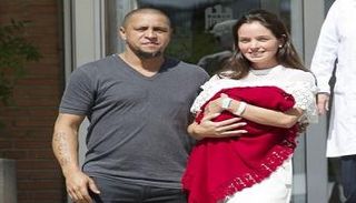 روبرتو كارلوس "أب" للمرة التاسعة