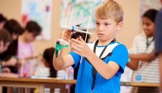 شارك الأطفال في تصميم وصناعة منحوتات متحركة