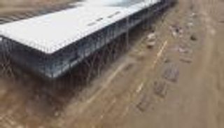 بالفيديو.. "تيسلا" تبني أكبر بطارية ليثيوم في العالم