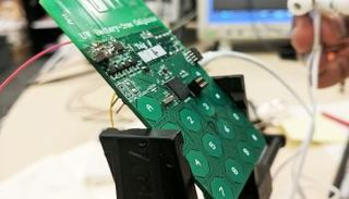 هاتف يعمل بدون بطارية 