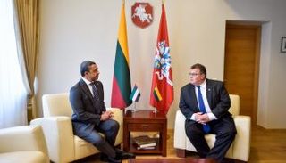 الشيخ عبد الله بن زايد ووزير خارجية ليتوانيا