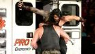 سترومان يفوز على رينز في نزال "سيارة الإسعاف" والأخير ينتقم