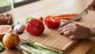 احذري.. أداة في مطبخك تنقل جراثيم أكثر من مقعد المرحاض