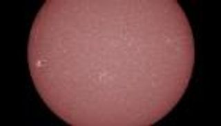 بقعة على سطح الشمس تهدد بعواصف إشعاعية