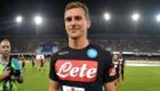 لاعب نابولي يقلل من أهمية التتويج بالدوري الإيطالي