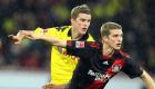 مدافع دورتموند ينضم لتوأمه في ليفركوزن
