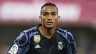 المقابل المادي يعطل انتقال دانيلو لتشيلسي