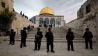إسرائيل تغلق "الأقصى"وتمنع الصلاة.. وتقتل 4 فلسطينيين