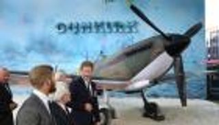 بالصور.. الأمير هاري يفتتح أحدث أفلام كريستوفر نولان