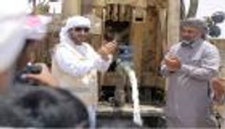 الهلال الأحمر الإماراتي يدشن بئرين ارتوازيين بصحراء حضرموت