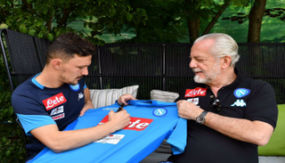 نابولي يعلن ضم المدافع البرتغالي ماريو روي