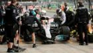 بوتاس وهاميلتون يتصدران التجارب الحرة الأولى لسباق بريطانيا